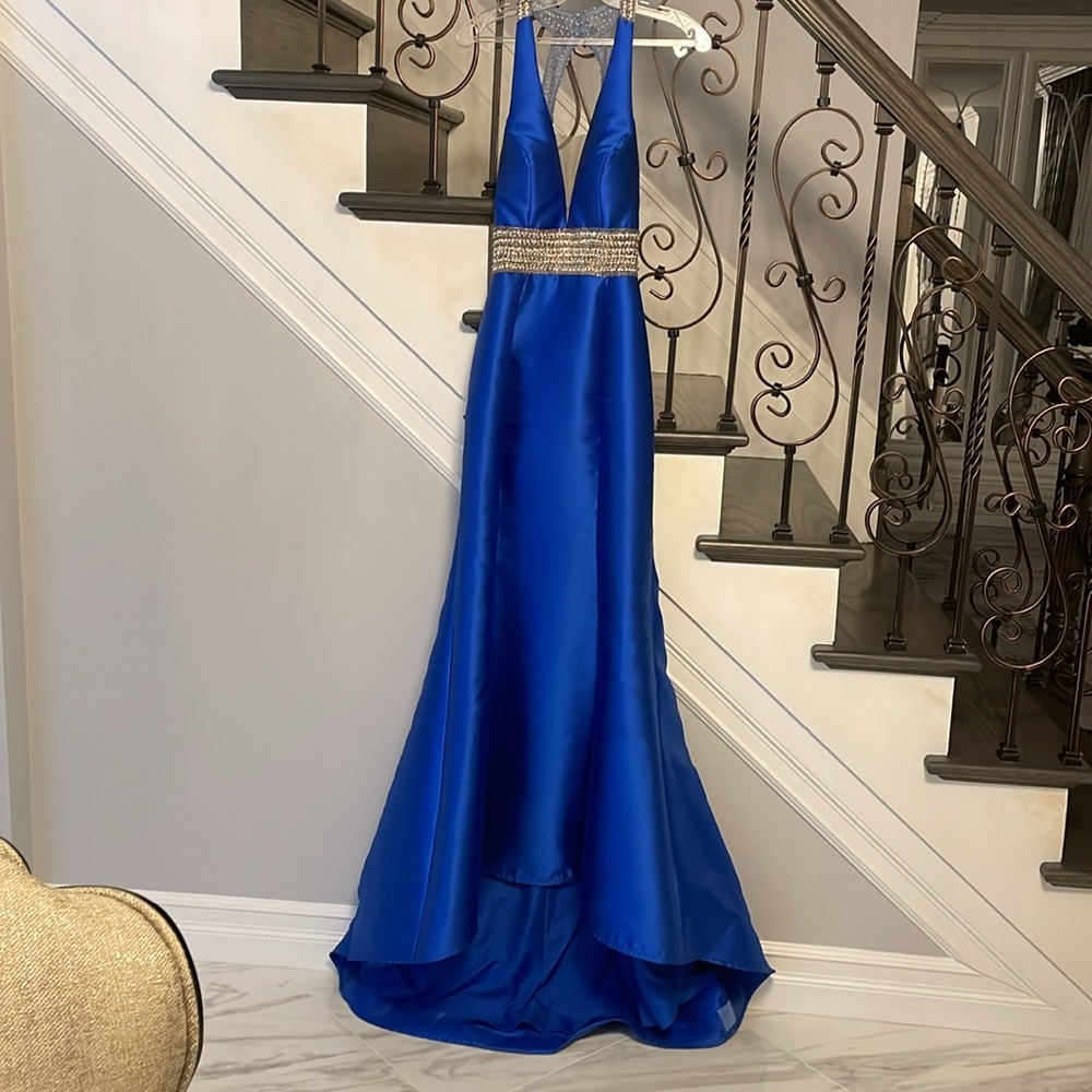 Gorgeous Women’s Royal Blue formal prom party gown in size4